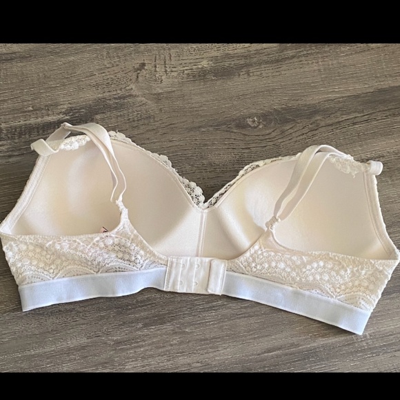 Victoria’s Secret lined wired bra - Picture 2 of 4